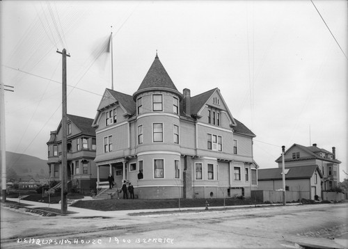 "Delta Upsilon House [fraternity], 1900, Berkeley," University of California at Berkeley. [negative]