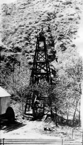 Pico No. 4 oil well drilling rig