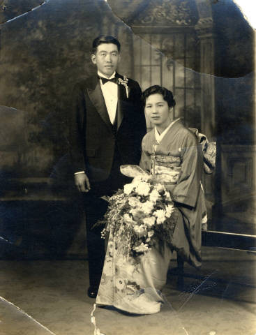 Wedding portrait of George Asato Nakano and Mildred Yaeko Uyemura Nakano