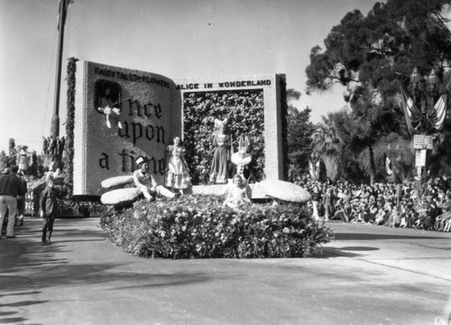 1935 Tournament of Roses Parade float