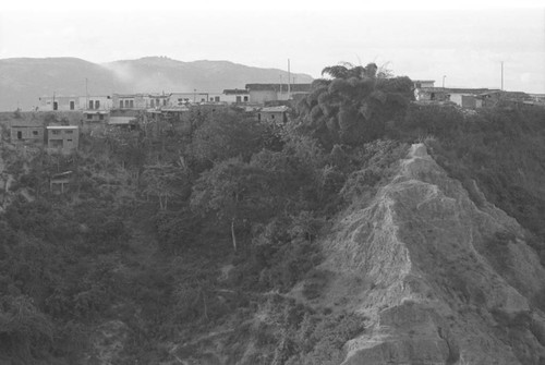 Soil erosion and a precarious settlement, Bucaramanga, Colombia, 1975