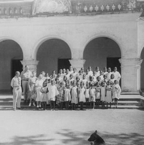 Santal Parganas, Nordindien. Maharo Pigeskole, 1947. (Skolen blev grundlagt i 1911 af den norske missionær Anna Kristine Jensen, som var dens leder indtil 1931)