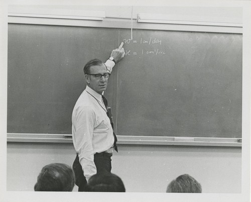 Walter Munk teaching