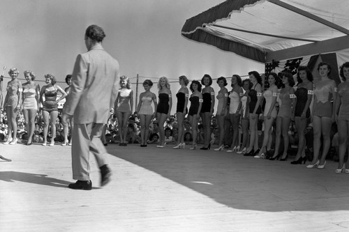 Huntington Beach Fourth of July beauty contest, 1951