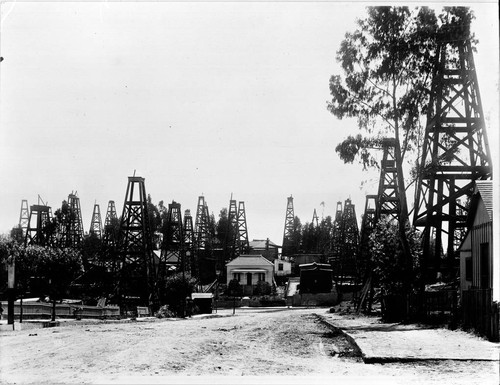 Old Los Angeles Oil wells, Court St
