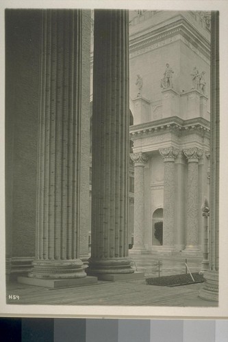 H59. [Base of Tower of Jewels (Thomas Hastings, architect), from colonnade, Court of the Universe.]