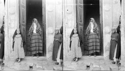 Egyptian women in doorway