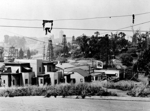 Oil wells near Glendale Boulevard
