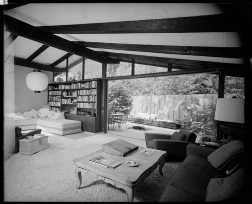 May, Cliff, residence [Cliff May #4; Experimental Ranch House; Skylight House]. Living room