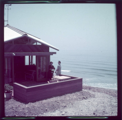 [House Beautiful staff]. Annie Parker and Frances Heard at Rex Hardy Jr. beach cottage - projects 1448.2 and 0517.1