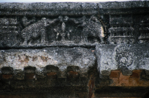 Nālanda "Gedigē" shrine (image house): doorway