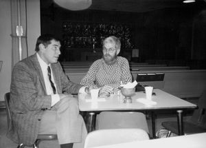 Jack Reents, ALC (American Lutheran Mission) missionssekretær og Thorkild Schousboe Laursen på ALCs hovedkontor i Minneapolis, USA, feb. 1987