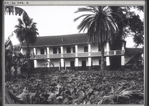 Das ehemalige Missionshaus i. Kayin, 1930 umgebaut, jetzt Wohnhaus f. Assistenten des Spitals, Bibelfrau, Katechist & Sprachlehrer. (1932)
