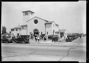 Opening day crowd, Church of Christ, Southern California, 1929