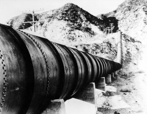 Aqueduct pipeline snakes up the hill