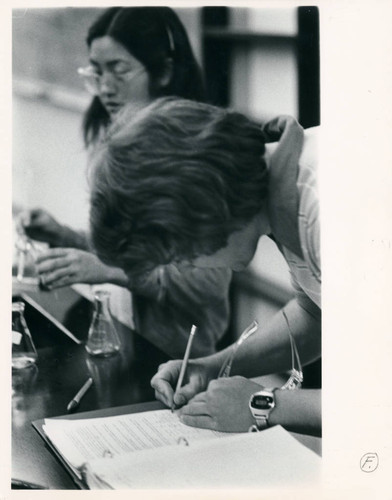 Students in chemistry lab, Pitzer College