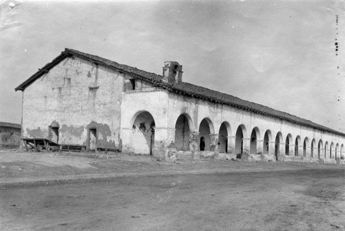 San Fernando Rey de Espan~a Mission colonnade, side view