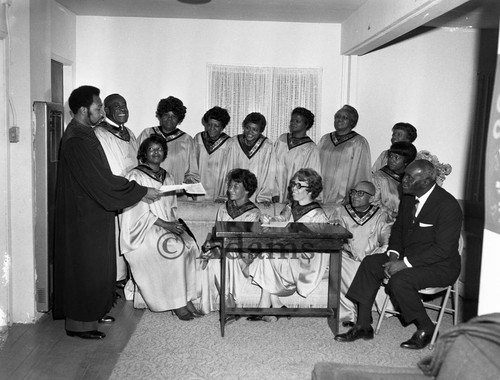 Conversation with the choir, Los Angeles, 1970