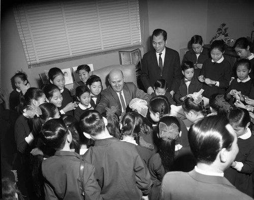 Hahn with Korean war orphans, Los Angeles