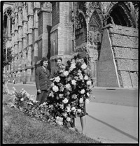 Ordonnance Reims [WACS laying wreaths at the statue of Joan of Arc, near the cathedral in Reims.]