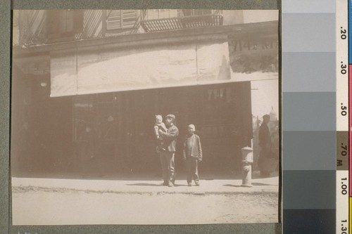 [Unidentified family, Chinatown.]