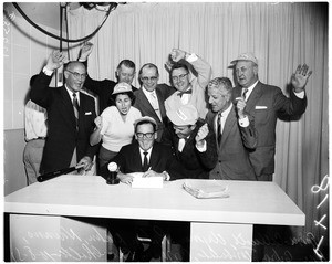 Dodgers sign contract with Los Angeles, 1957