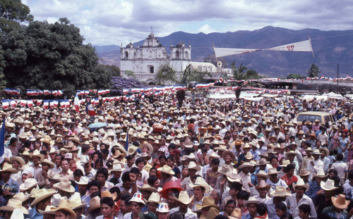 Crowd of people at a Sandoval campaign rally, Guatemala, 1982