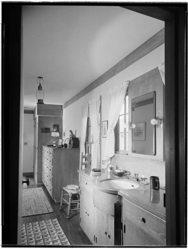 Fonda, Henry, residence. Bathroom