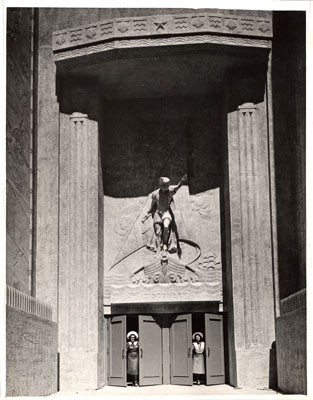 [Relief 'Discovery' over the entrance to the Court of the Seven Seas by sculptor P. O. Tognelli, Golden Gate International Exposition on Treasure Island]