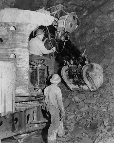 Excavating tunnel during construction of Shasta Dam