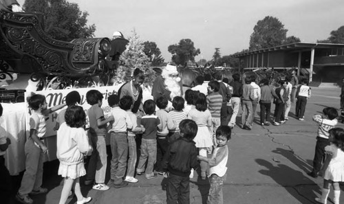 Santa Claus and his sleigh visiting Parmelee Avenue Elementary School, Los Angeles, 1985