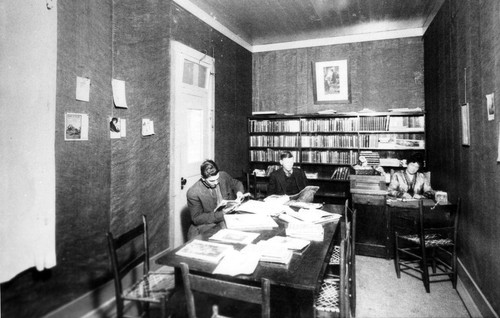 Green Store / Dublin Library reading room: interior (c. 1914), photograph
