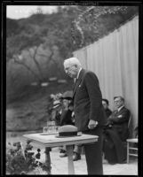 William May Garland addressing audience at Norumbega Canyon Preventorium, Monrovia, 1934