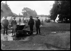 Refugee camp at G.G. Park, showing the "tea hot water man", San Francisco, 1906