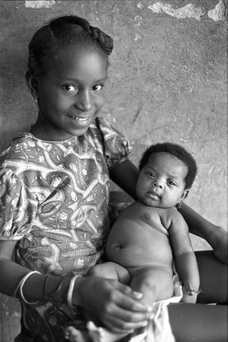 Girl holding a baby, San Basilio de Palenque, 1977
