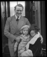 English actor Herbert Rawlinson disembarks from train with wife and young daughter Sally Ann, late 1920s