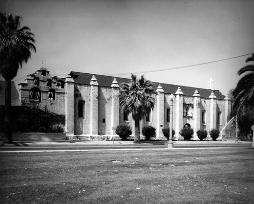 Mission San Gabriel Arcangel, south facade
