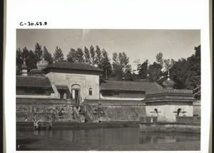 Linga Tempel mit Teich in Mercara