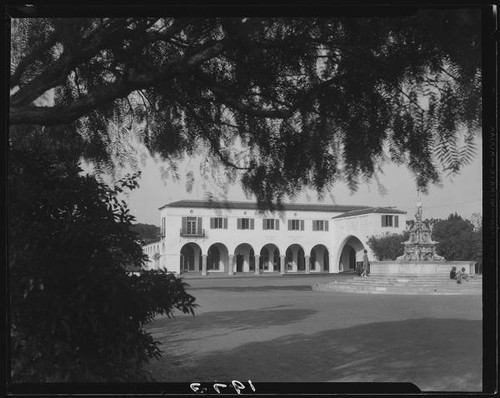 Casa del Portal and fountain, Malaga Cove Plaza, Palos Verdes Estates, 1929