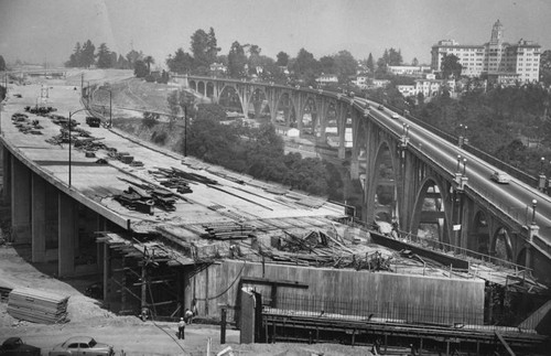 Pasadena Pioneers Bridge under construction