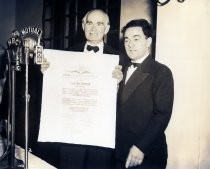 Lee de Forest receiving Scroll of Honor, New York World's Fair