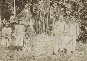 The first two Caledonian deacons and the first "nekonekatu" (pastor's assistant) with Christian children in Nakéty