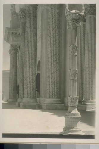 H185. [Base, Tower of Jewels (Thomas Hastings, architect).]