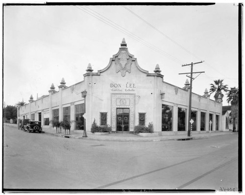 Don Lee Cadillac, 655 East Green, Pasadena. 1927