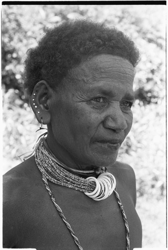 Portrait of 'Etenga wearing tale'ekobi necklace on 'afi'afi shell beads