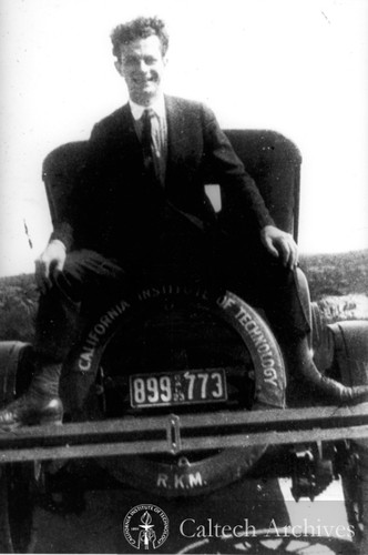 Linus Pauling on rear of car