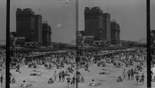 From steel pier N.E. to Atlantic City, at left the St. Charles Hotel and at right the Breakers Hotel and Golden Pier