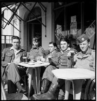 [US soldiers (101st Airborne) on leave in Nice, in the United States Riviera Rest Area (USRRA).] [Misidentified in logbooks as part of: Ordonnance Reims series.]