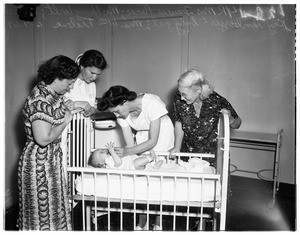 Boarding mothers, 1951