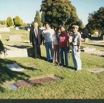 Tule Lake Linkville Cemetery Project: JACLers in Front of New Gravestone